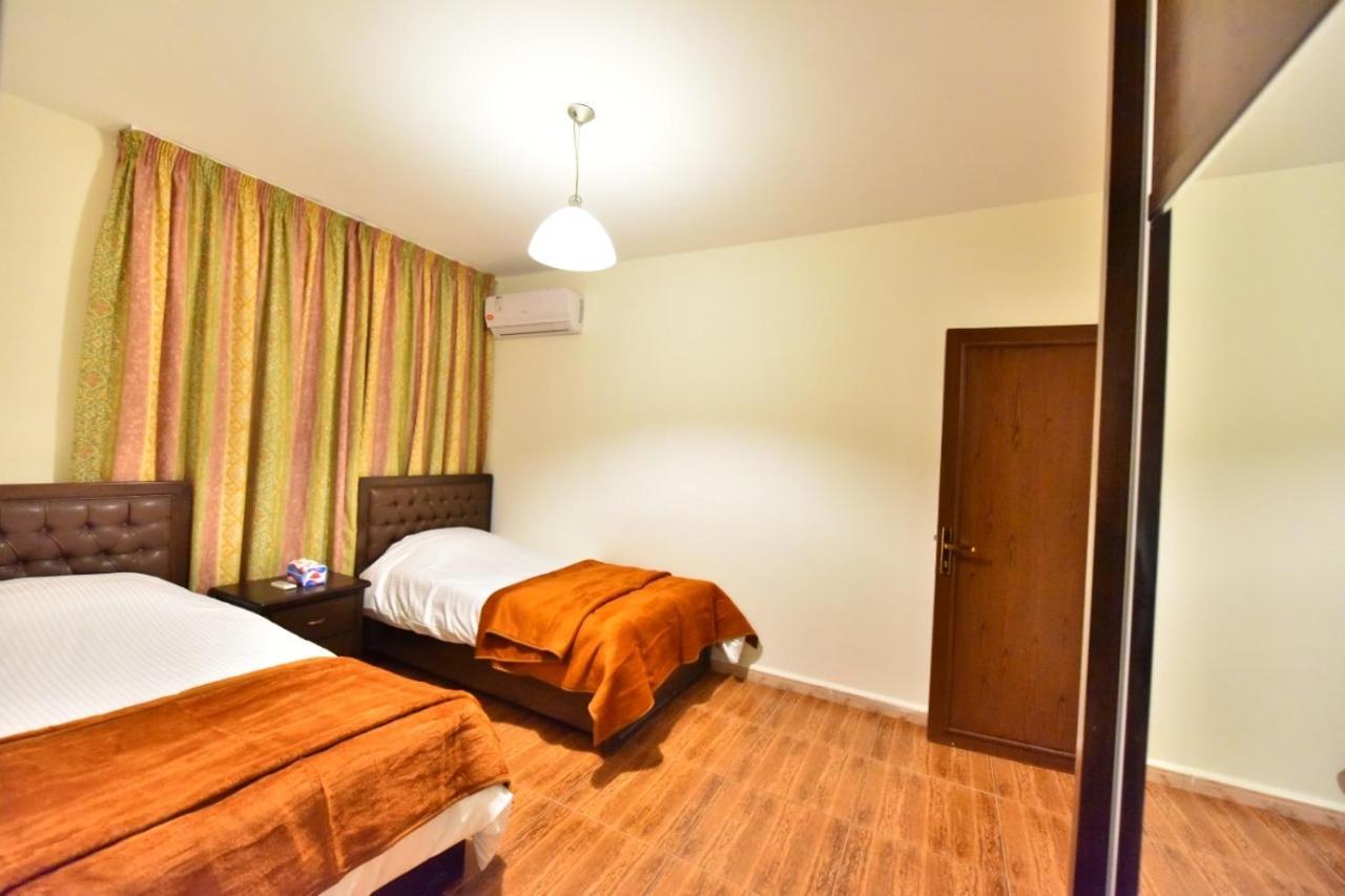 Al Farooq Hotel Apartments 암만 외부 사진